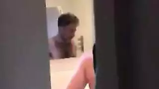 مثلي الجنس زقزقة توم مع عصا له رهيبة جاهزة لشخص ما لتجربة وجهة نظر جديدة