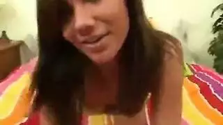 ينتشر جبهة تحرير الجبهة الجبهة ساقيها وينتشر للحصول على الديك الثابت لعملائها، بينما في الحمام