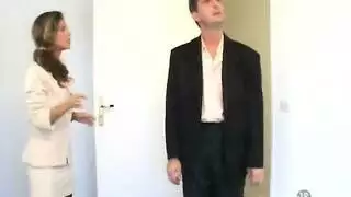 أخذ قضيبين: فرنسي ينيكها بقوة في مرحاض