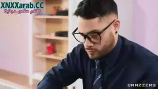 هدية زبر وحشي تُفتح في بورن متعدد اللغات