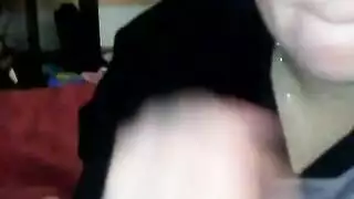 شفاه نارية تمص الزب وتبلع السائل المنوي حتى ينفجر