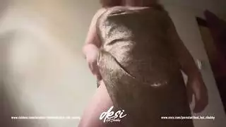 فتاة عربية هندية مثيرة تلعب بفرجها وأثدائها الكبيرة