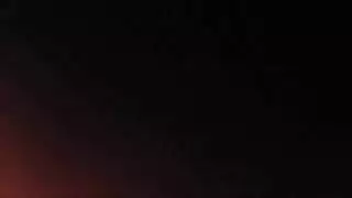 فتاة الميجابايت تبتلع السائل المنوي في علبة جماعية صعبة