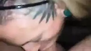 الاختناق على عمود صلب كالصخرة قبل البث المباشر