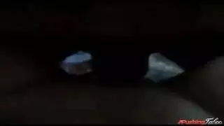 شقراء ممتلئة الجسم تتخطى اليوغا وتداعب مهبلها المبلل بعنف