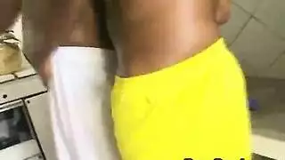 حلوة سلافية تمتلئ بقضيب الأفريقي الضخم