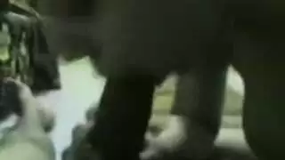 فتاة مصرية ساخنة تمص السيجارة ثم الزب في مشاهد هاردكور