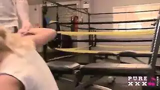 مؤخرة فاليريا الضخمة تمتلئ في فيديو شرجي خام