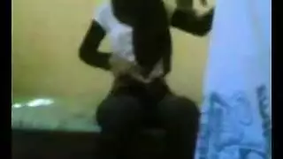 فعل شرجي مبلل: شابان يضخان طيزاً مشحمة