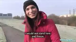 مص في السيارة: أوقف السيارة لجلسة حلق عميق