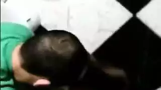 شرجي عنيف مع عاهرة مثيرة