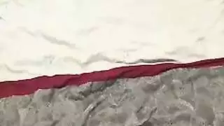 لحس ارجل بيضاء نحيفة