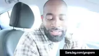 حورية داعرة تتوق للقضيب وتحصل عليه من صديقة سارة