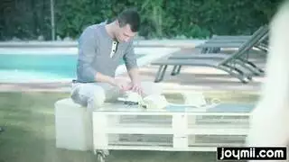  مقيدة ومعصوبة: شرج عنيف مع مراهقة راغبة