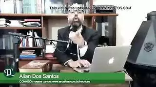 رجل أصلع يكشف عضوه الضخم لفتاة مغرية