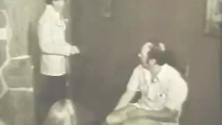 طبيب يلعب بالسوة