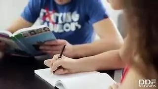 مصمصة مغامرة مصرية مع زميلها في الفصل