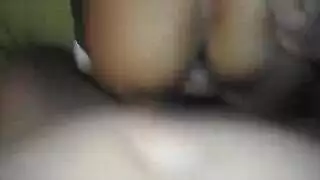 أشد نيك في وضعية الكلب: قذف داخل الفتحتين