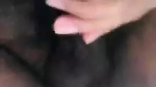 قضيب شاب ضخم استمناء مكثف يؤدي إلى إطلاق المني