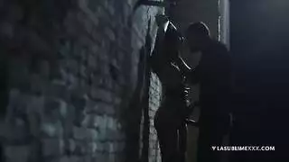 استئجار صريح: مقيدة، مداعبة بظر، ثم إجبار على وضع الركوب