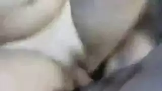 إغراء الصدر المنحوت يؤدي إلى جنس صعب جامح