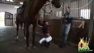 كريمبي شرجي بمؤخرة كبيرة جداً