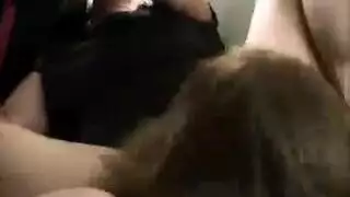 النجمة اللبنانية ذات الصدر الكبير تأخذ عدة أعضاء ذكورية في جلسة جنس جماعي