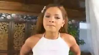 شاروخان يضاجع كارينا كابور في مقطع إباحي حميم