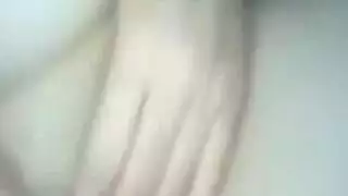 فتحة شرج بيضاء حليبية تتمدد بزب أبيض كبير