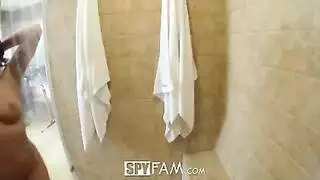 إباحية في مرحاض عام: جنس حلق قاسي وشرج عنيف