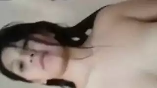 ٣ لاتينا عاهرة ترتدي الجينز تأخذ قضيبًا ضخمًا بعمق