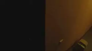 إيمي أندرسن في مشهد إبري منفرد بقضيب