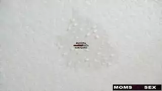 الأبن الهائج على امه