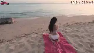 رجل ينيك بنت تحت الماء في البحر