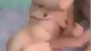 أوجي عنيف: عاهرتان وقحة ورجل مسيطر