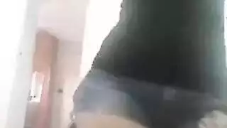 رقص سكس عربي: فتاتان عاريتان تمارسان الجنس