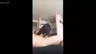 فتاه عربيه تنتاك من اجنبي