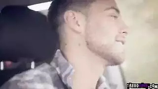 الأخوان الممحونين يشاركان في نيك فتاة شقراء في طيزها وكسها