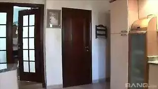 سنوات من الرغبة تنتهي بإيلاج عميق وأنين