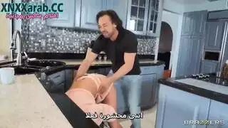 إباحية عالمية صعبة: أخذها في الطيز بجانب غسالة الصحون