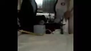 سارة ربة المنزل الفاجرة تمارس الجنس مع رجلها بوضعية الكلب