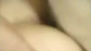 أمي شعر مع فاتنة الأبنوس الجسم المثالي تظهر السياط الضيقة والغنائم الجريئة على السرير