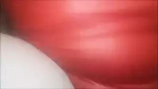 بنت مصريه بتلعب بالسياره وتقول اه اح