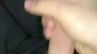 مراهق يستمني باستخدام خيار