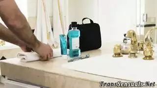 جميلة مفلسة تُدك بقضيب عملاق