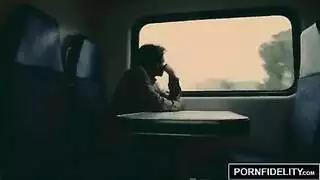 المرأة اللاتينية لديها كبير جدا والكمال الثدي